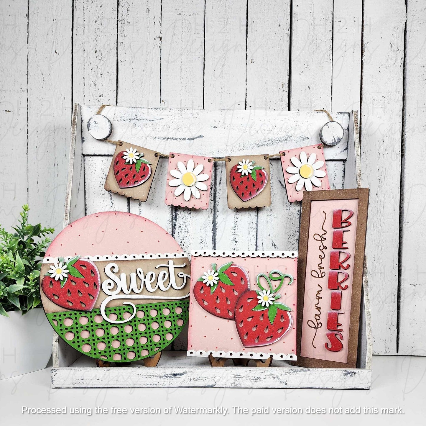 Berry Sweet Decor Set