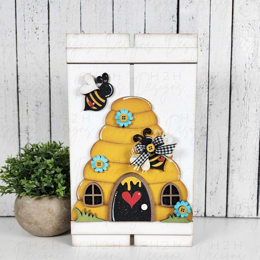 Hello Honey Beehive Pallet Shelf Sitter